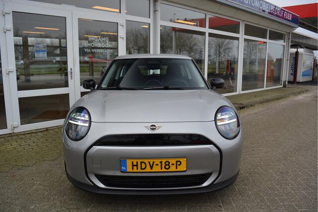 Mini COOPER Mini E Essential XS 40.7 kWh | NIEUW | 17 INCH | Electric | Elektrisch |