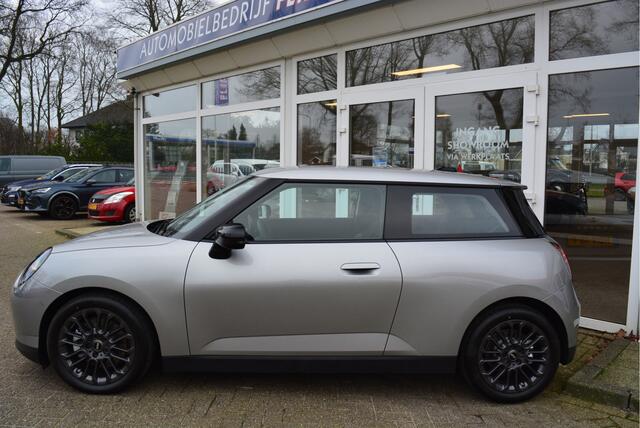 Mini COOPER Mini E Essential XS 40.7 kWh | NIEUW | 17 INCH | Electric | Elektrisch |
