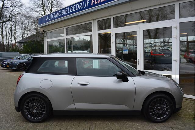 Mini COOPER Mini E Essential XS 40.7 kWh | NIEUW | 17 INCH | Electric | Elektrisch |