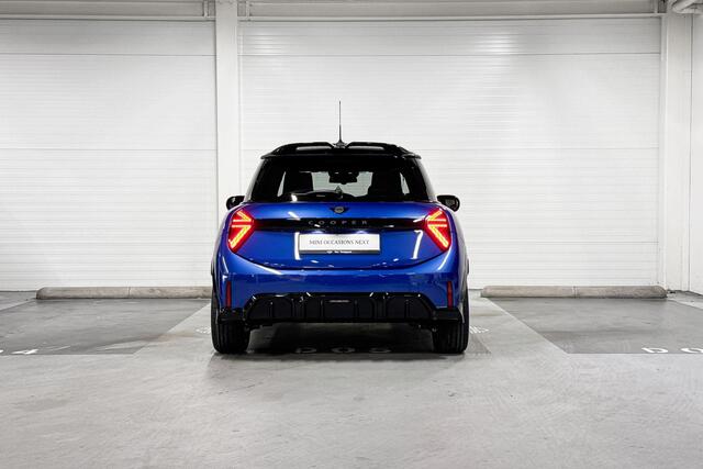 Mini COOPER C | John Cooper Works Uitvoering | Pakket M | 18" John Cooper Works Lap Spoke two-tone