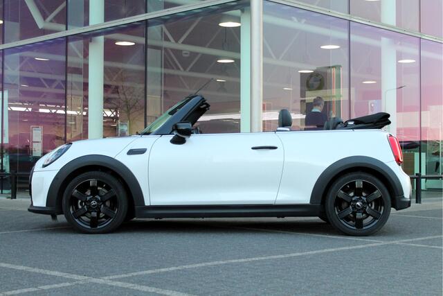 Mini COOPER Cabrio Classic Automaat / Sportstoelen / Stoelverwarming / LED / Cruise Control / Harman Kardon / Achteruitrijcamera / Comfort Access