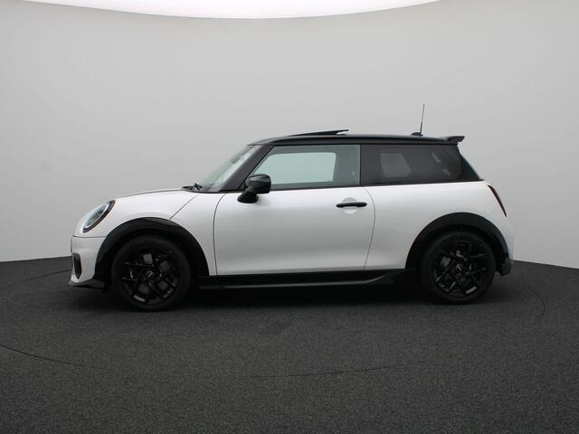 Mini COOPER 3-Deurs John Cooper Works + Pakket M + Driving Assistant + Glazen panoramadak + Parking Assistant + 17''