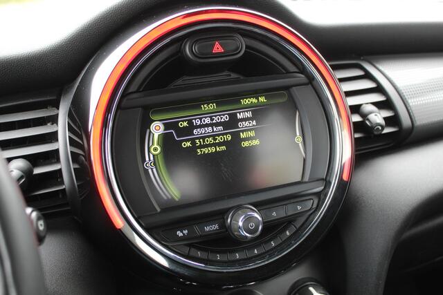 Mini COOPER Mini 1.5 Business Navigatie/Airco/Cruise control/Spraakbediening/Bluetooth/Multifunctioneel stuurwiel/16'' Lichtmetalen velgen/Elektrische ramen/Elektrisch verstelbare spiegels.
