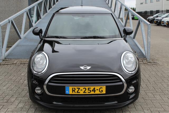 Mini COOPER Mini 1.5 Business Navigatie/Airco/Cruise control/Spraakbediening/Bluetooth/Multifunctioneel stuurwiel/16'' Lichtmetalen velgen/Elektrische ramen/Elektrisch verstelbare spiegels.