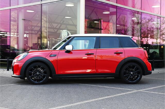 Mini COOPER Hatchback Camden Classic Automaat / Sportstoelen / LED / Cruise Control / Leder / Navigatie