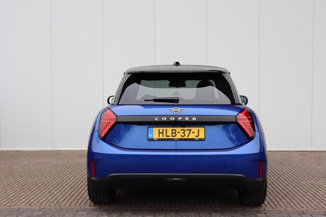 Mini COOPER Mini E Favoured L 40.7 kWh 18 inch/ Stuurwiel verwarming/ Comfort Access/ panoramadak/ Harman-Kardon/ Panoramadak