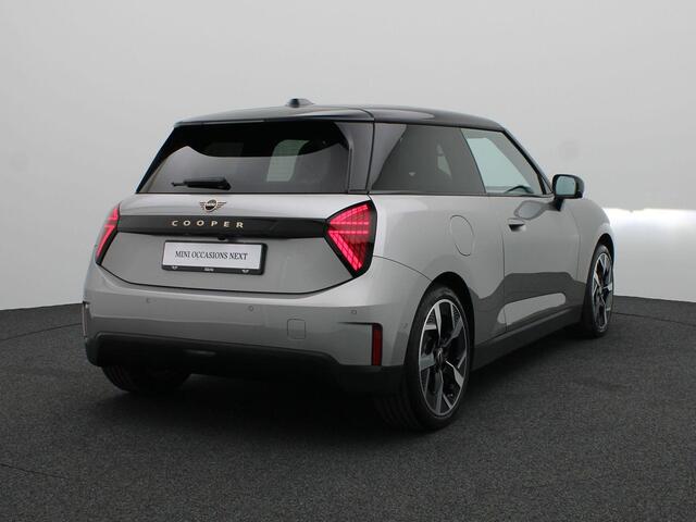 Mini COOPER 3-Deurs E Pakket L + Glazen panoramadak + Parking Assistant Plus + Harman Kardon + Elektrisch verwarmde voorstoelen + Comfort Access + 18''
