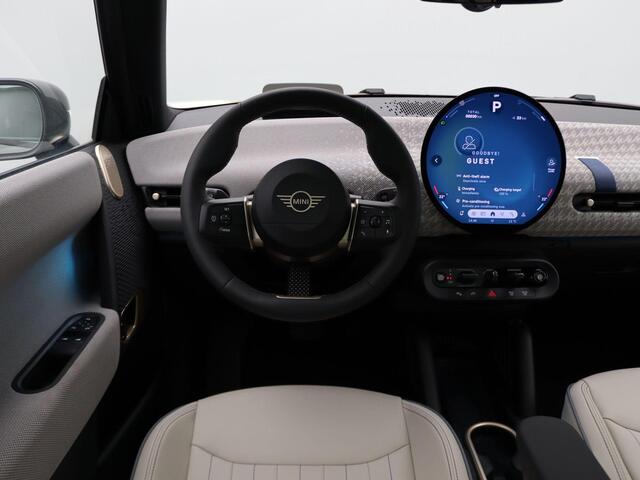 Mini COOPER 3-Deurs E Pakket L + Glazen panoramadak + Parking Assistant Plus + Harman Kardon + Elektrisch verwarmde voorstoelen + Comfort Access + 18''