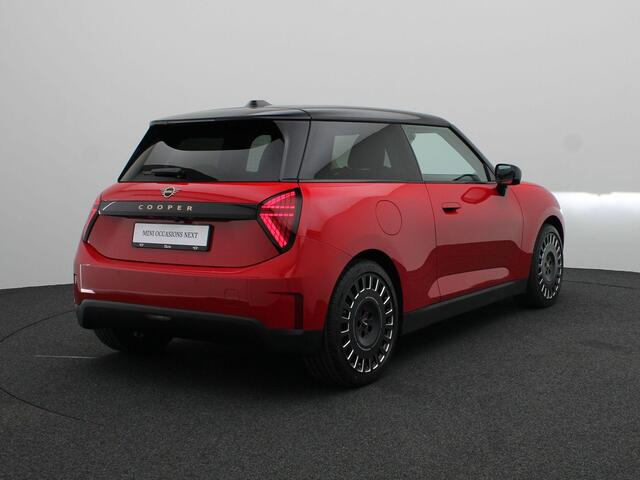 Mini COOPER 3-Deurs E Pakket L + Glazen panoramadak + Parking Assistant Plus + Harman Kardon + Driving Assistant+ Comfort Access + Led + 19''