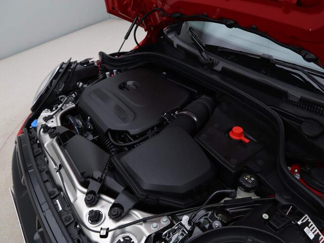 Mini COOPER John Cooper Works Pakket XL | Driving Assistent Professional | Stoelverwarming | Comfort Access | Achteruitrijcamera | Massagefunctie |