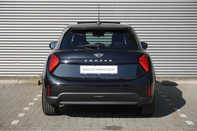 Mini COOPER 3-deurs C Favoured Trim | Pakket M | Glazen panoramadak | Driving Assistant | MINI Head-Up Display