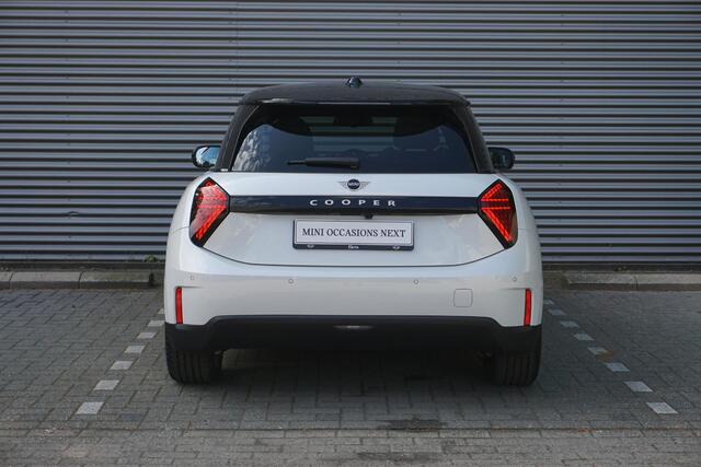 Mini COOPER 3-deurs E Classic Uitvoering | Pakket L | Glazen panoramadak | Driving Assistant | HIFI System Harman Kardon | MINI Head-Up Display