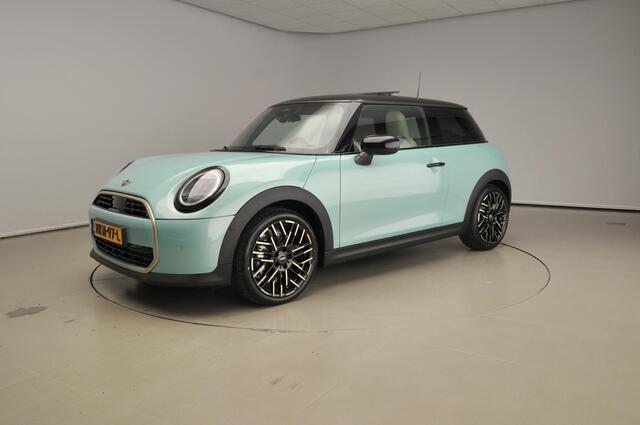 Mini COOPER 3-deurs C Automaat / Favoured Trim / Pakket M / Panoramadak / Park assist / Head-up / Alu wielen 18 inch