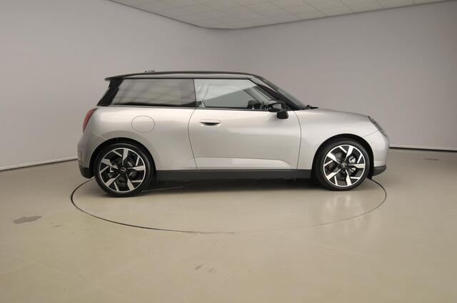 Mini COOPER 3-deurs E Classic Trim / Pakket L / Harman-Kardon / Panoramadak / Getint glas / Park assist / Head-up / Alu wielen 18 inch