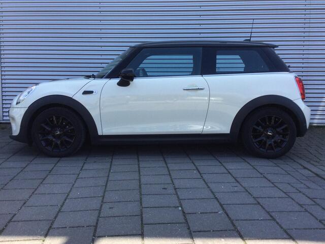 Mini COOPER Mini 1.5 Chili Serious Business | Navi | LED | PDC | CruiseControl | LET OP!!! deze auto staat te koop in opdracht klant, voor bezichtiging graag op afspraak