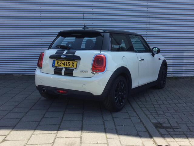 Mini COOPER Mini 1.5 Chili Serious Business | Navi | LED | PDC | CruiseControl | LET OP!!! deze auto staat te koop in opdracht klant, voor bezichtiging graag op afspraak