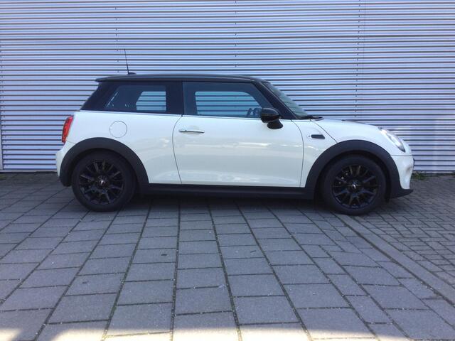 Mini COOPER Mini 1.5 Chili Serious Business | Navi | LED | PDC | CruiseControl | LET OP!!! deze auto staat te koop in opdracht klant, voor bezichtiging graag op afspraak
