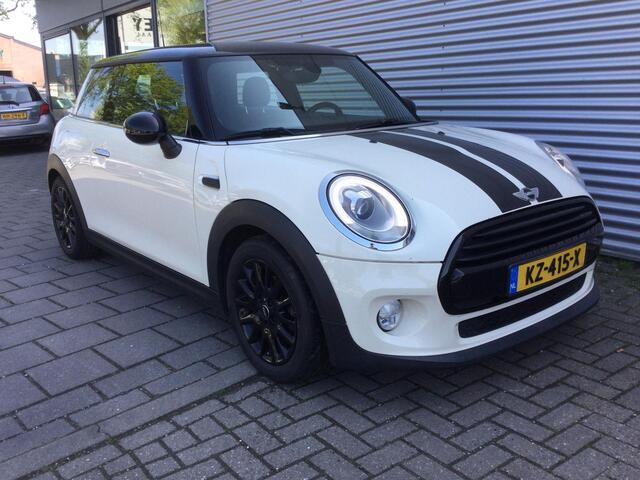 Mini COOPER Mini 1.5 Chili Serious Business | Navi | LED | PDC | CruiseControl | LET OP!!! deze auto staat te koop in opdracht klant, voor bezichtiging graag op afspraak
