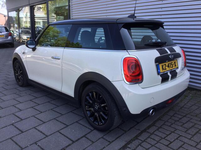 Mini COOPER Mini 1.5 Chili Serious Business | Navi | LED | PDC | CruiseControl | LET OP!!! deze auto staat te koop in opdracht klant, voor bezichtiging graag op afspraak