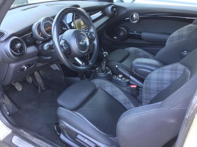 Mini COOPER Mini 1.5 Chili Serious Business | Navi | LED | PDC | CruiseControl | LET OP!!! deze auto staat te koop in opdracht klant, voor bezichtiging graag op afspraak