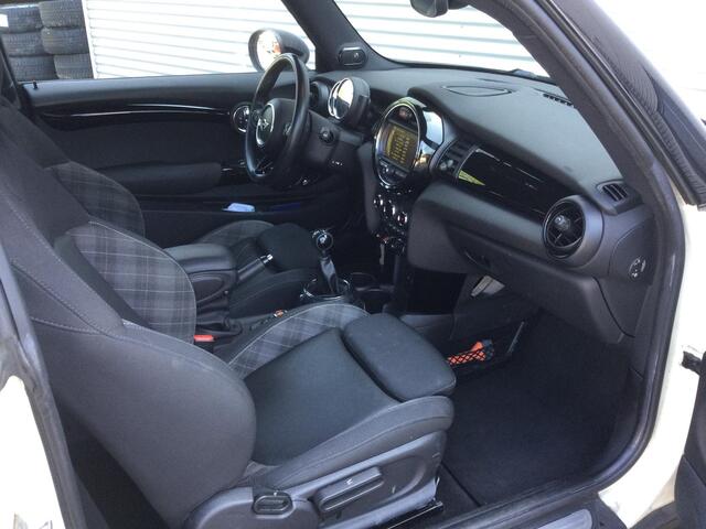 Mini COOPER Mini 1.5 Chili Serious Business | Navi | LED | PDC | CruiseControl | LET OP!!! deze auto staat te koop in opdracht klant, voor bezichtiging graag op afspraak