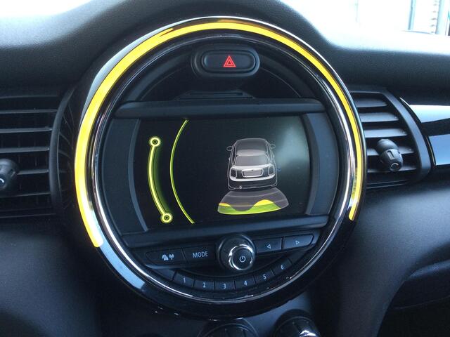 Mini COOPER Mini 1.5 Chili Serious Business | Navi | LED | PDC | CruiseControl | LET OP!!! deze auto staat te koop in opdracht klant, voor bezichtiging graag op afspraak