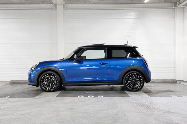 Mini COOPER C | Favoured uitvoering | Pakket M | 18" Night Flash Spoke 2-tone