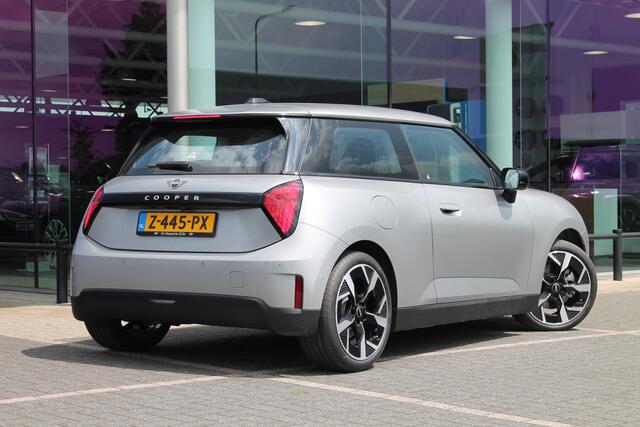 Mini COOPER Hatchback E Classic / LED / Head-Up / Parking Assistant / Comfort Access / Driving Assistant