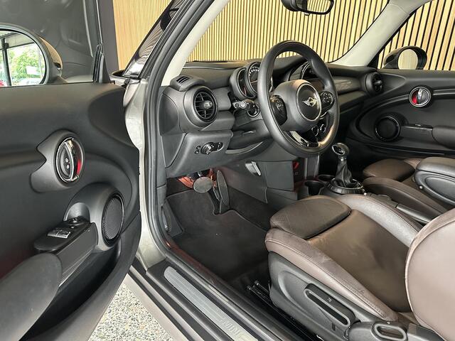Mini COOPER Mini 1.5 Chili Serious Business NL auto | Schuif / kantel dak | Lederen stoelen
