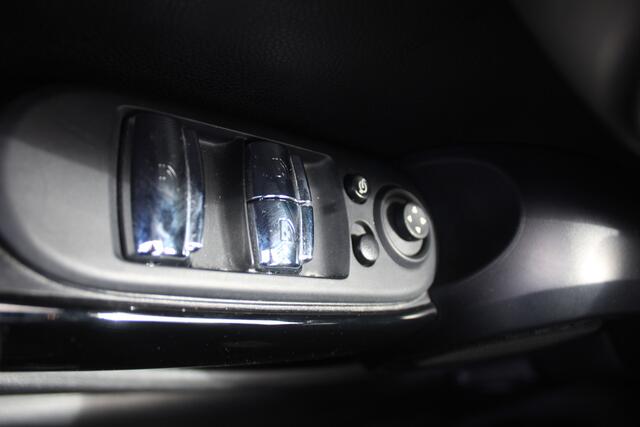 Mini COOPER Mini Cabrio 1.5 Sidewalk Edition Head-up display l Lendesteun verstelbaar l Premium pakket l Stoelverwarming l Keyless entry VDL auto