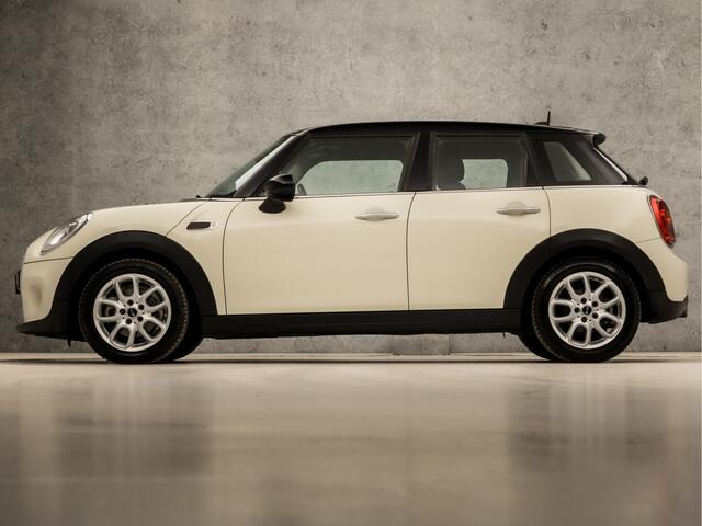 Mini COOPER Mini 1.5 Pepper (NAVIGATIE, 5 DEURS, CLIMATE, CRUISE, PARKEERSENSOREN, LED KOPLAMPEN, SPORTSTOELEN, CRUISE, SPRAAKBEDIENING, NIEUWE APK, NIEUWSTAAT)