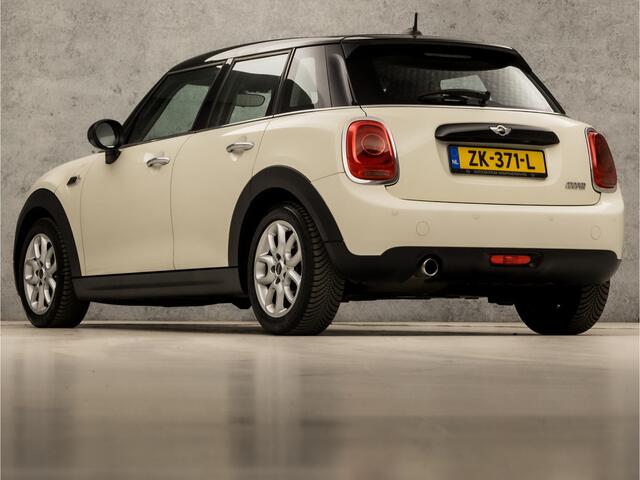 Mini COOPER Mini 1.5 Pepper (NAVIGATIE, 5 DEURS, CLIMATE, CRUISE, PARKEERSENSOREN, LED KOPLAMPEN, SPORTSTOELEN, CRUISE, SPRAAKBEDIENING, NIEUWE APK, NIEUWSTAAT)