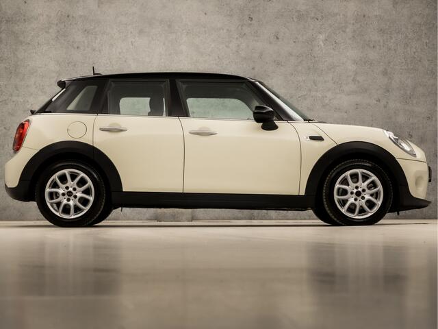 Mini COOPER Mini 1.5 Pepper (NAVIGATIE, 5 DEURS, CLIMATE, CRUISE, PARKEERSENSOREN, LED KOPLAMPEN, SPORTSTOELEN, CRUISE, SPRAAKBEDIENING, NIEUWE APK, NIEUWSTAAT)