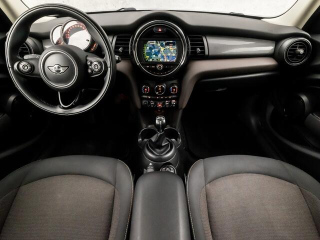 Mini COOPER Mini 1.5 Pepper (NAVIGATIE, 5 DEURS, CLIMATE, CRUISE, PARKEERSENSOREN, LED KOPLAMPEN, SPORTSTOELEN, CRUISE, SPRAAKBEDIENING, NIEUWE APK, NIEUWSTAAT)