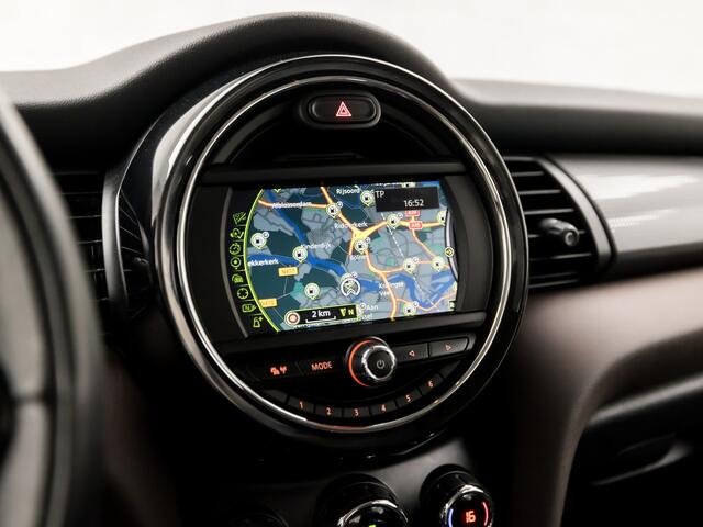 Mini COOPER Mini 1.5 Pepper (NAVIGATIE, 5 DEURS, CLIMATE, CRUISE, PARKEERSENSOREN, LED KOPLAMPEN, SPORTSTOELEN, CRUISE, SPRAAKBEDIENING, NIEUWE APK, NIEUWSTAAT)