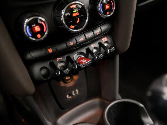 Mini COOPER Mini 1.5 Pepper (NAVIGATIE, 5 DEURS, CLIMATE, CRUISE, PARKEERSENSOREN, LED KOPLAMPEN, SPORTSTOELEN, CRUISE, SPRAAKBEDIENING, NIEUWE APK, NIEUWSTAAT)