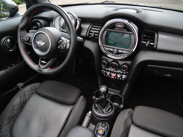 Mini COOPER Mini Cabrio 1.5 136pk Chili Stoelverwarming / Navigatie / Parkeersensoren