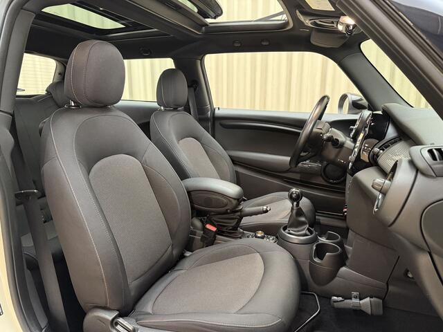 Mini COOPER Mini 1.5 Business *Panoramadak* 136pk / Org.NL! / Navigatie / Cruise / Airco / 18'' LMV