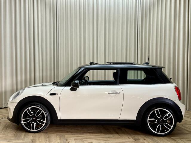 Mini COOPER Mini 1.5 Business *Panoramadak* 136pk / Org.NL! / Navigatie / Cruise / Airco / 18'' LMV