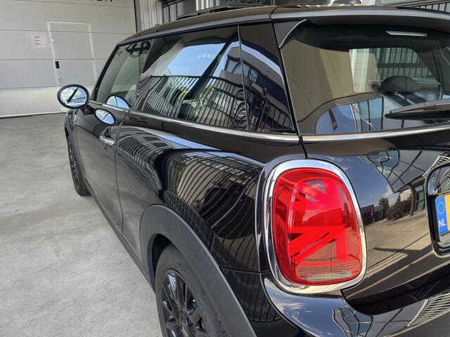 Mini COOPER Mini 1.5 Serious Business | AUTOMAAT | SCHUIF/KANTELDAK | NAVI | CRUISE CONTROL | PDC | CLIMATE CONTROL | LMV | KEYLESS | ALL-SEASON BANDEN | BLUETOOTH