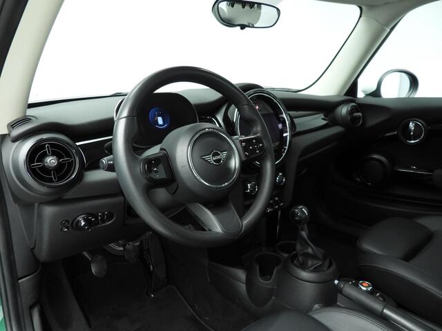 Mini COOPER 3-deurs Leder / Sportstoelen / LED / DAB / Alu wielen black