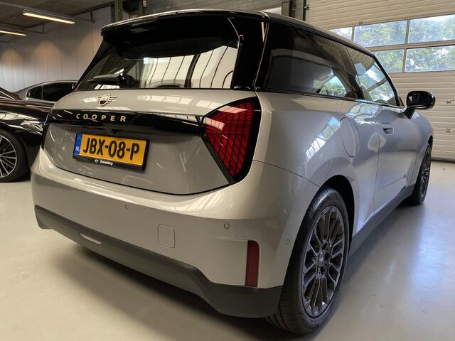 Mini COOPER Mini E Essential 40.7 kWh Nieuw, 17INCH