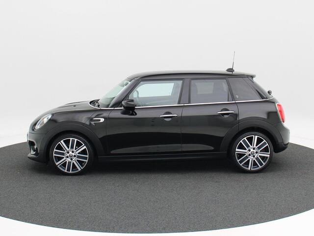 Mini COOPER Yours 1.5 136 Pk Automaat | Leder | 18 Inch | LED | Sensoren | Privacy Glass | Navigatiesysteem | 73.337 Km!!