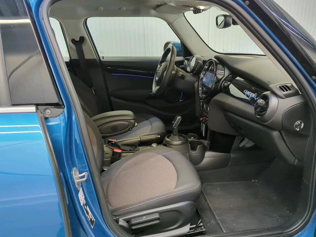 Mini COOPER 5-deurs 1.5 Classic | Navigatie | LED | PDC | Apple CarPlay | Automaat