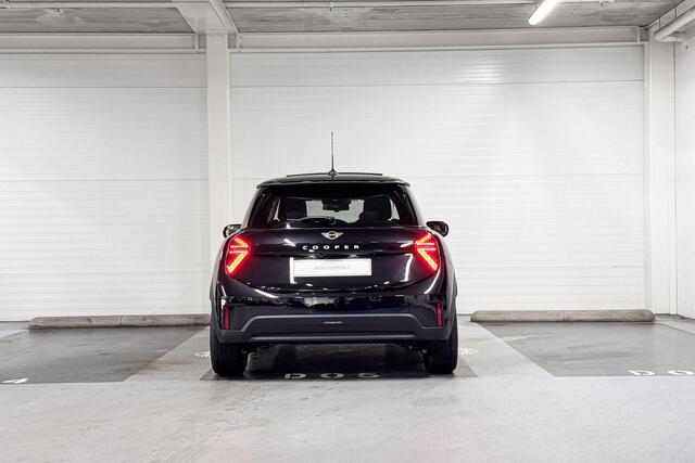 Mini COOPER C | Classic Uitvoering | Pakket M | Panorama dak | 17 inch Parallel Spoke 2-tone