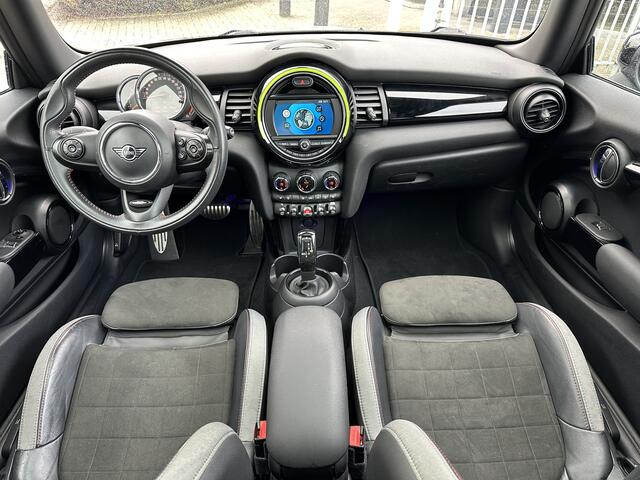 Mini COOPER Mini 1.5 60 Years Edition AUT pano/dak, Navi, JCW pakket. JCW stoelen,