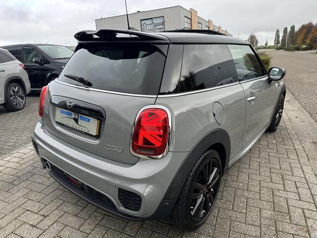 Mini COOPER Mini 1.5 60 Years Edition AUT pano/dak, Navi, JCW pakket. JCW stoelen,