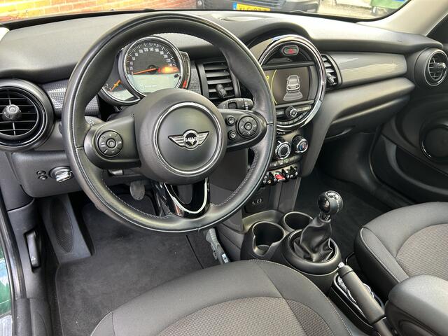 Mini COOPER Mini 1.5 Business | Panoramadak | 17'' LMV | Navigatie | British Racing Green | 5 deurs |