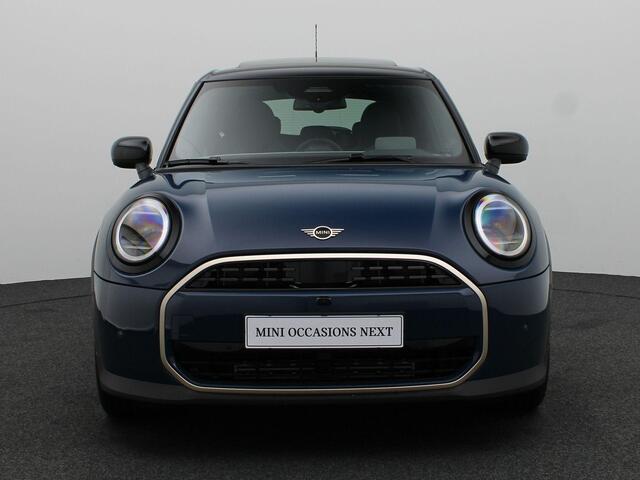 Mini COOPER Mini 1.5 C Favoured Demo voertuig korting per gereden kilometer. Neem contact op voor de actuele prijs.