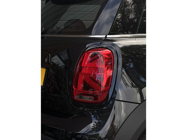 Mini COOPER Mini 1.5 Classic - Keyless - Navigatie - Stoelverwarming - Leder -